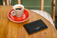 maroquinerie porte cartes cuir liseré noir fait main paris sellier atelier la colombe made in france