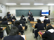 昨年の坂下さんの特別授業 教室は満員で「密」でした