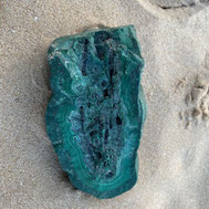 statuette malachite et faces brutes sur le site d'Alain rivera 