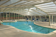 Piscine couverte et chauffée au Hameau de gîtes des Pouyades