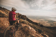 Testen Sie das Fahrgefühl auf einem e-Mountainbike bei einer Probefahrt im e-motion e-Bike Premium-Shop in Köln