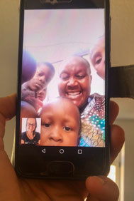 Nadine sieht Josephine und die Kinder - und umgekehrt. Dank Facetime halten wir mit Josephine und den Kindern Kontakt.