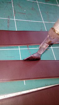 fabrication de bretelles en cuir par l'atelier artisanal ml-sellier