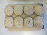 Die gegangenen Brotlaibe