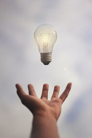 lumiere dans les mains metaphore du mot comprendre
