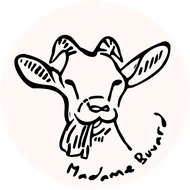Logo Madame Buvard : Chèvre avec un tissu dans la bouche