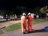 Ein Trupp geht zu seinem Einsatzort