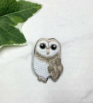 刺繍ブローチ  880円→480円(税込)  ミミズク  縦4cm ×横2.5cm   