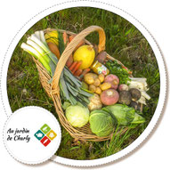 un panier d'osier rempli d'une abondance de légumes très colorés