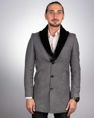 stylischer und modischer Mantel für Herren mit künstlichem Pels in Slim Fit; Trenchcoat; Trendy; stilvoll; 