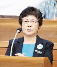 小底氏の質問に答弁する石垣教育長=18日午前、市議会
