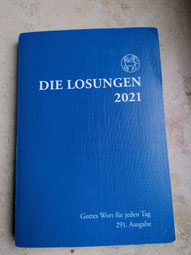 Seit 1731 werden die Losungen herausgegeben. In 60 Sprachen erinnern sie heute täglich an Gott. 