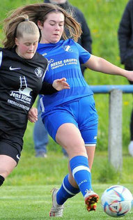 Darf im Derby ran: B-Juniorin Sophie Bornemann (r., Großenenglis). Foto: pressebilder hahn