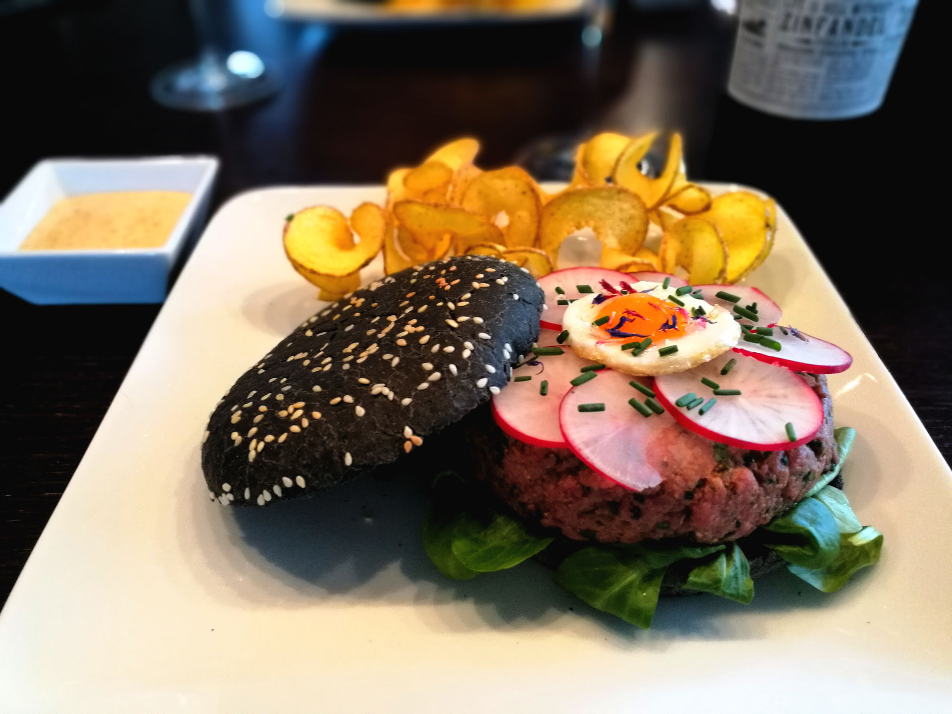 Beef Tartar Burger MEAT TOM