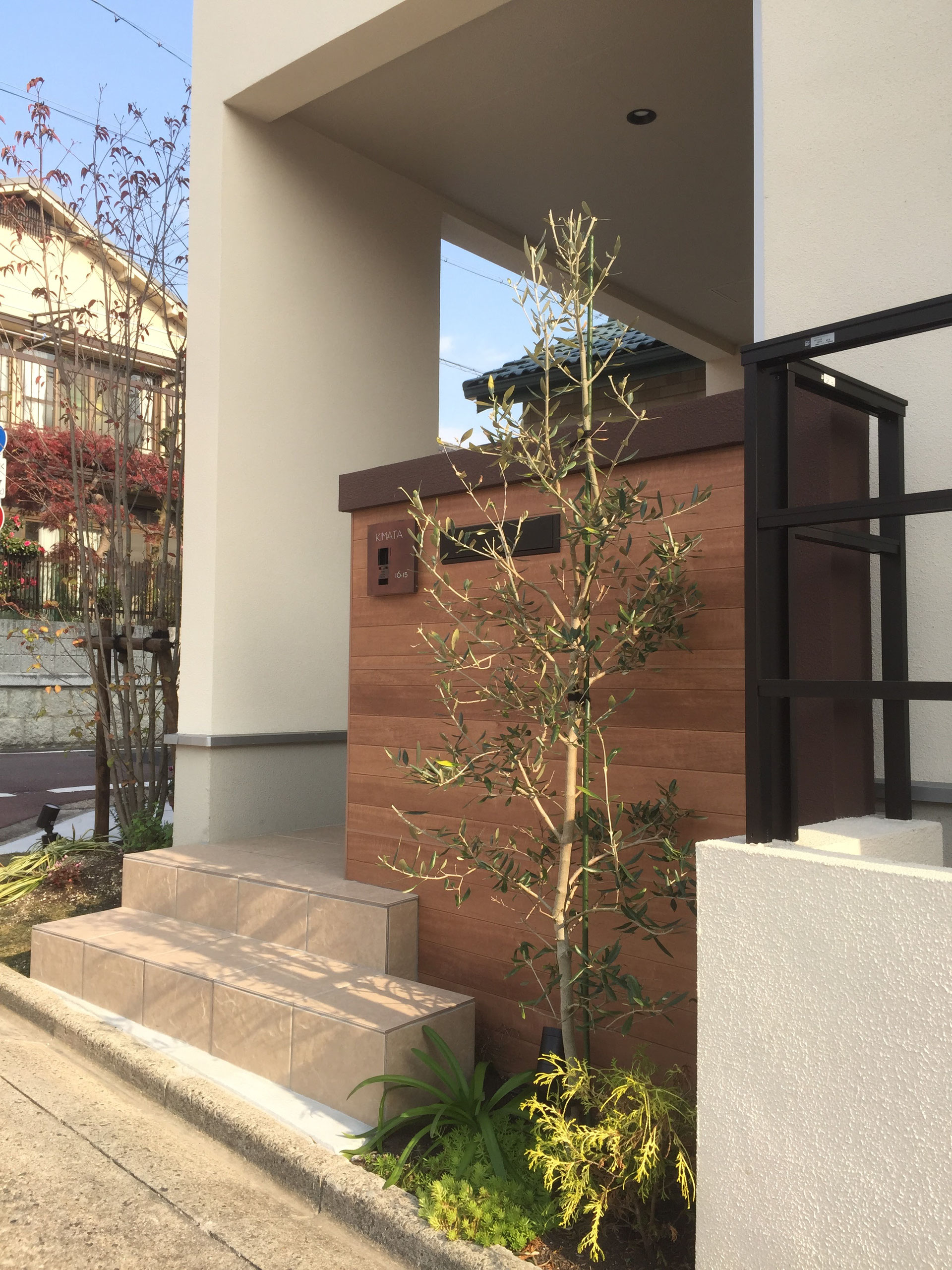 名古屋市で木目調のエバーアートボードを使った門塀が素敵なエクステリアが完成しました 16 12 12 洋風イングリッシュガーデン お庭リフォームは柴垣グリーンテック 名古屋市で木目調のエバーアートボードを使った門塀が素敵なエクステリアが完成しました 16 12 12 洋風イングリッシュガーデン お庭リフォームは柴垣グリーンテック