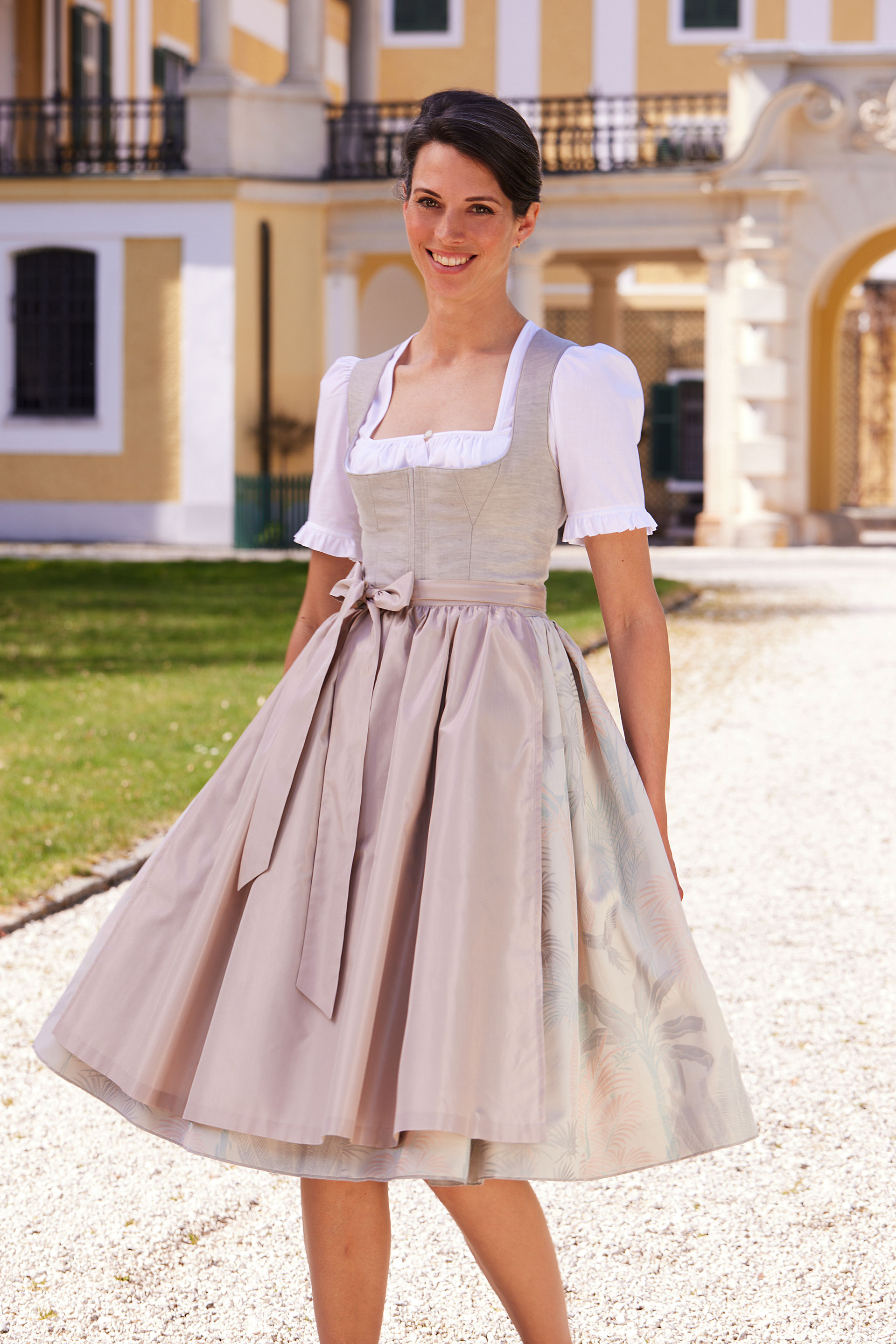 Trachtenmode Dirndl Jacke Beige Damen Trachtenjacke Sweatjacke - Main Image