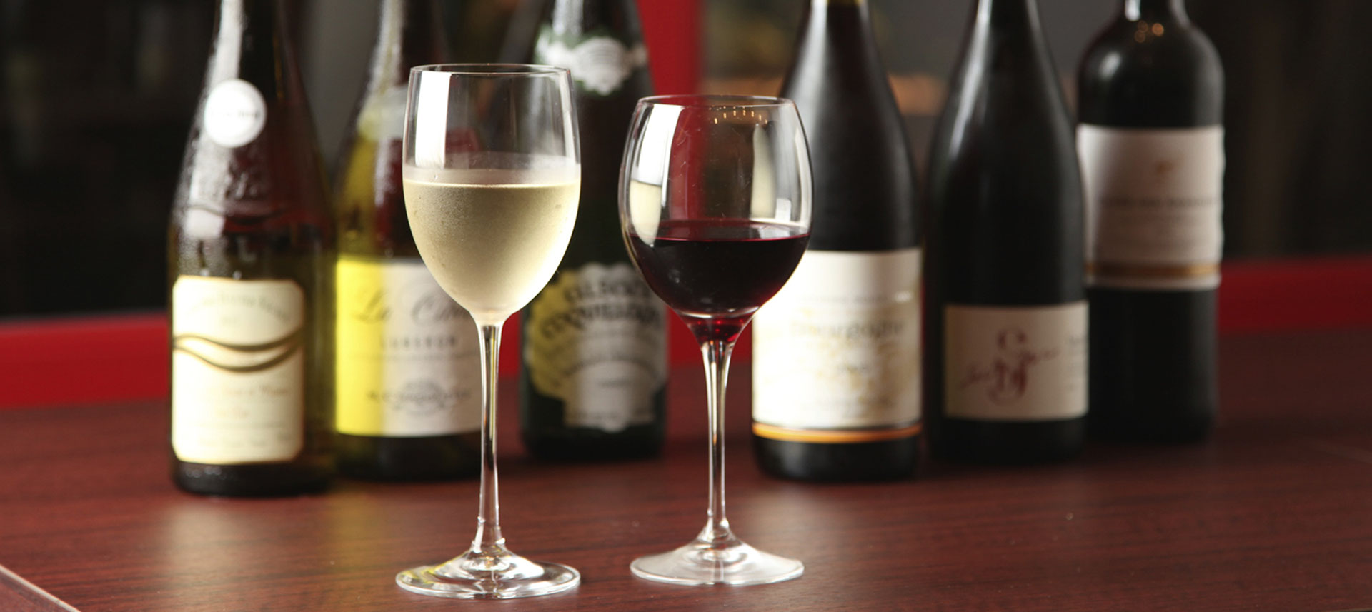 vin - bistro a table