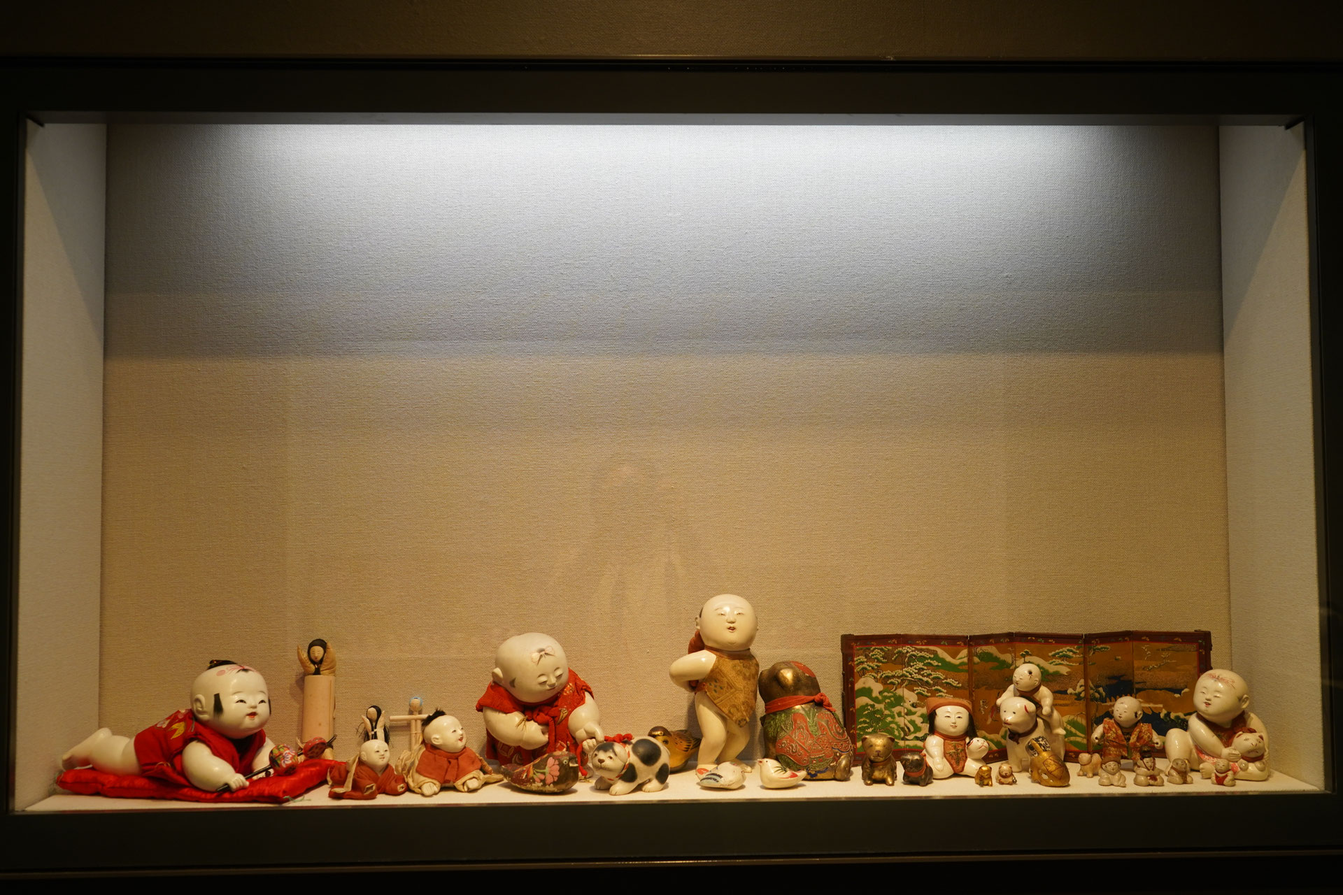 三井記念美術館特別展示 かわいい御所人形 - 丸平大木人形店