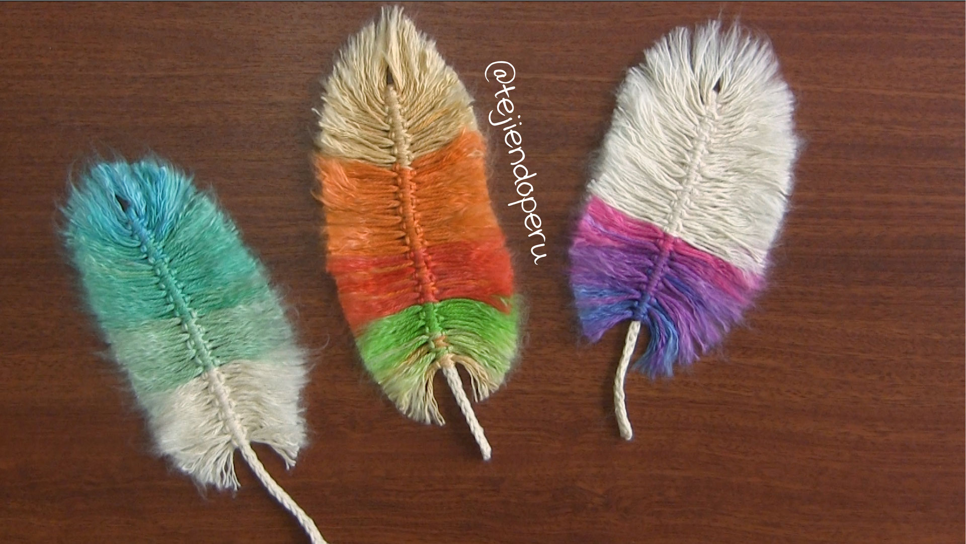 Plumas de colores en macramé y crochet Tejiendo Perú