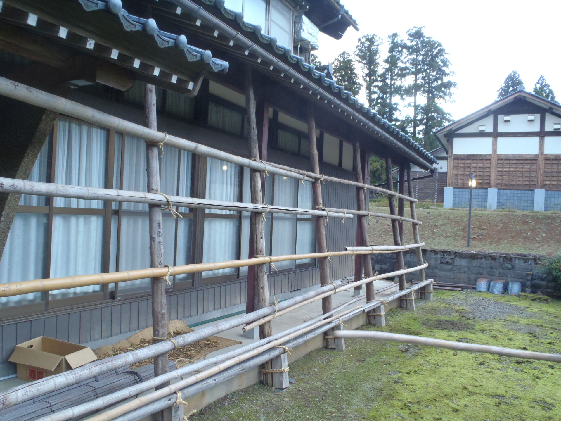 雪囲い 男結びできるか 咲蔵工房 雪囲い 男結びできるか 咲蔵工房