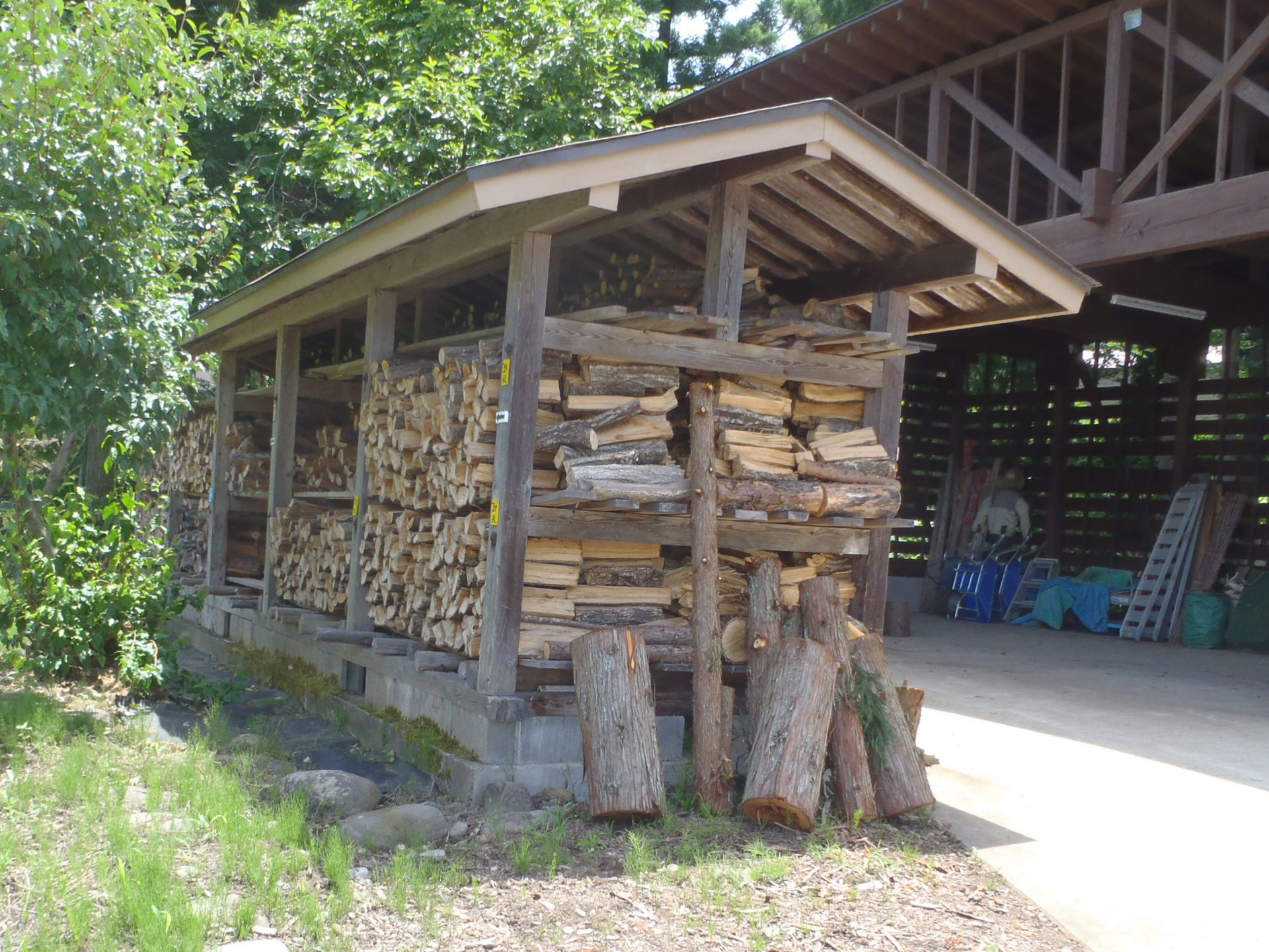 薪ストーブ 薪はどこで乾燥させるか 咲蔵工房 薪ストーブ 薪はどこで乾燥させるか 咲蔵工房