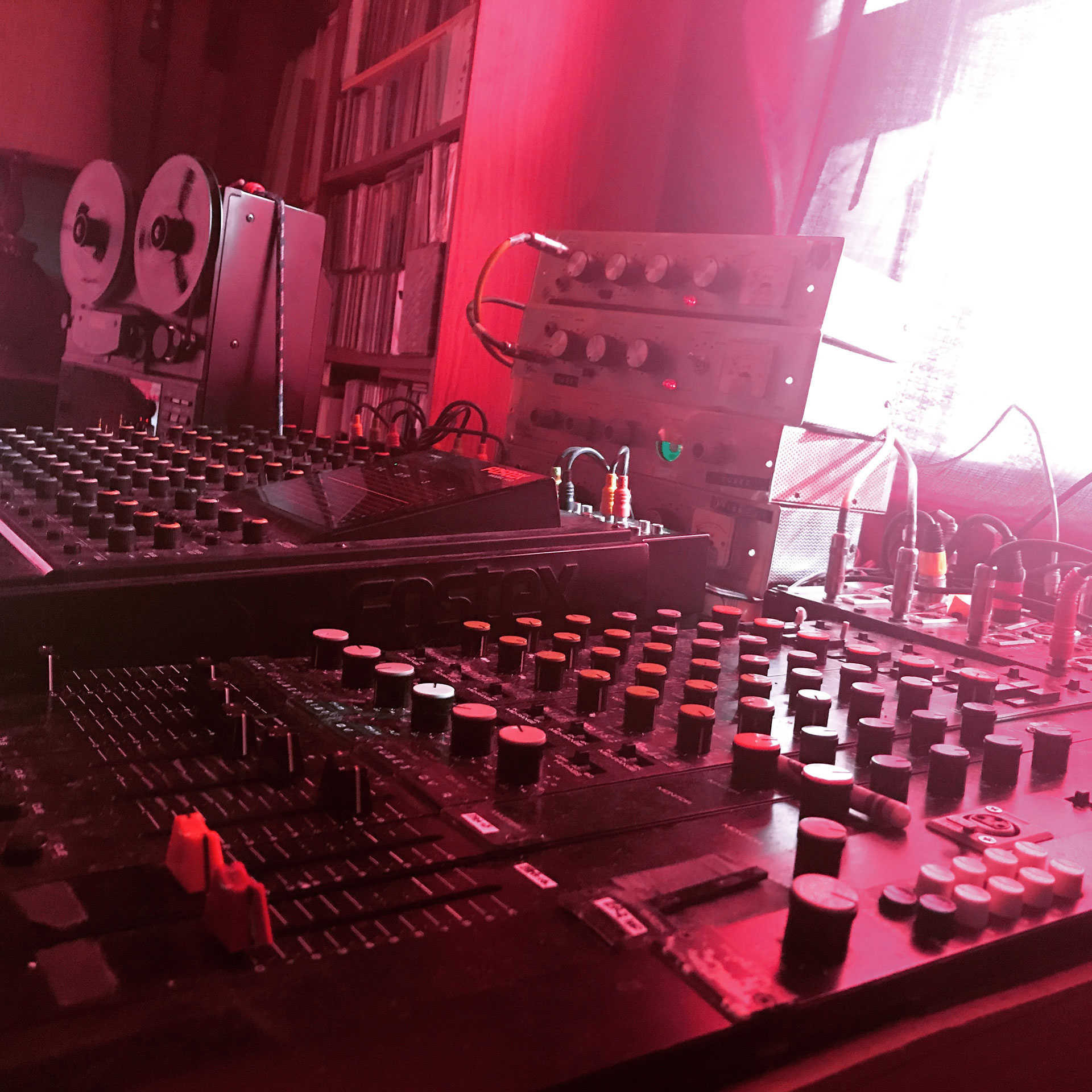 Analog Recording Studio Echoluxe Music Guitars Tube Amps