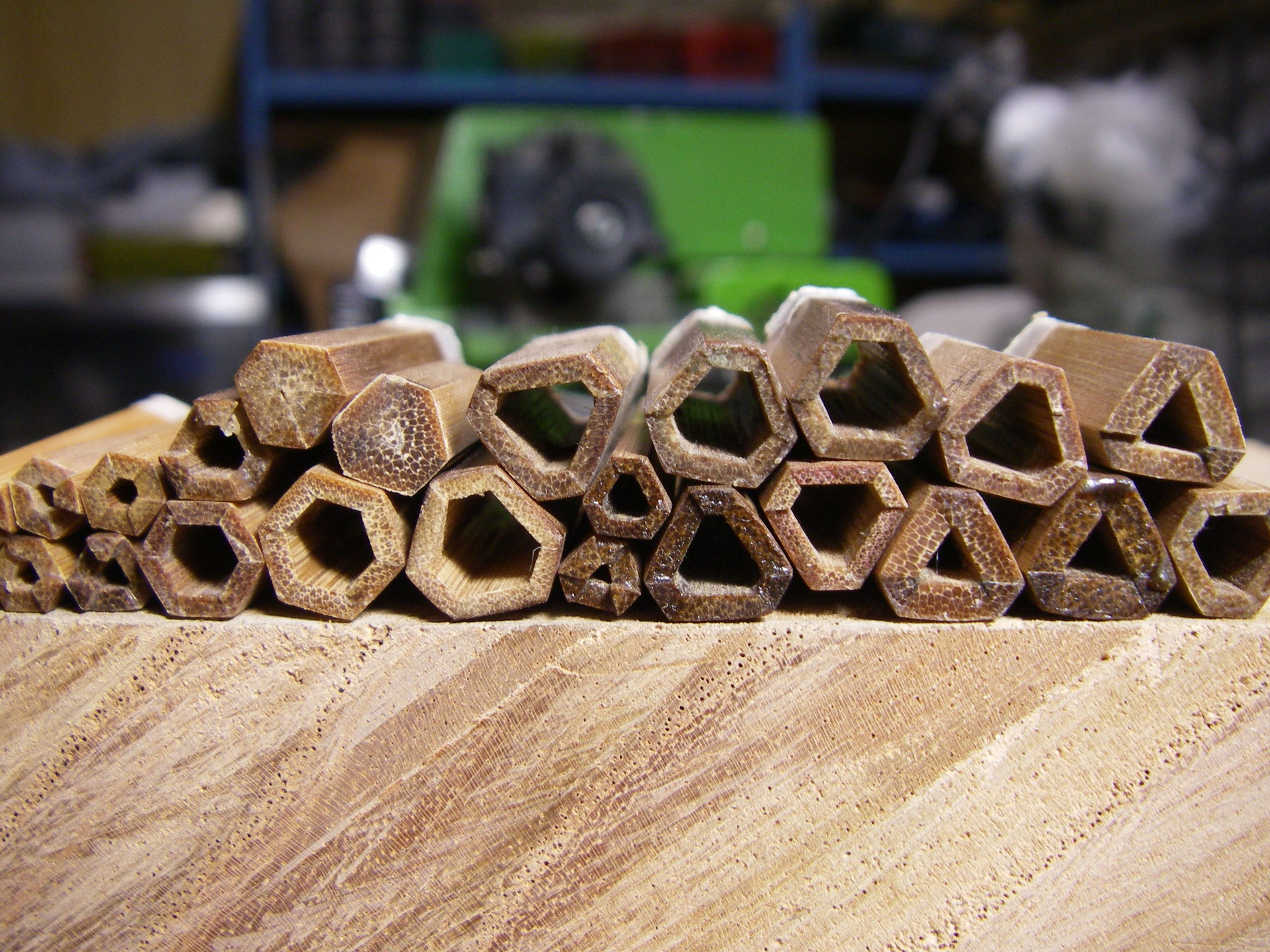 バンブーロッド Split the bamboo for this winter's production. 年末にかけて