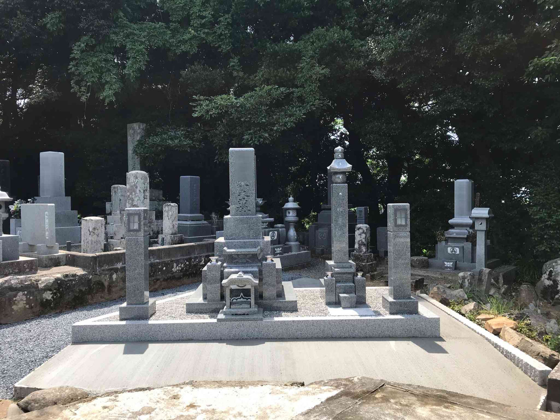 和墓、一石五輪塔、拝み石、玉砂利仕上 - 有限会社 前田石材 和墓、一石五輪塔、拝み石、玉砂利仕上 - 有限会社 前田石材
