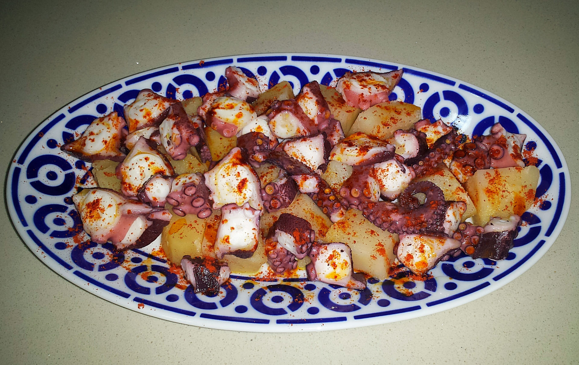 PULPO A LA GALLEGA UNIDOS COCEMOS