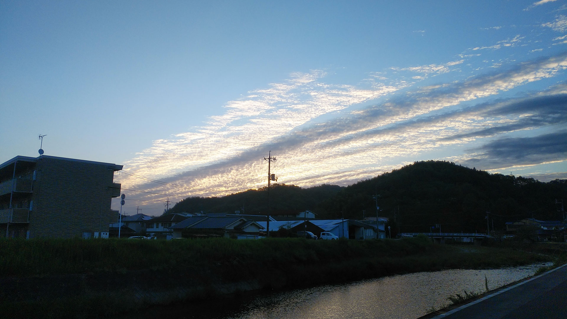 いわし雲 うろこ雲 Mackerel Sky 翻訳 通訳サービス By 釜本事務所 Translation Interpretation Service By Office Ktk いわし雲 うろこ雲 Mackerel Sky 翻訳 通訳サービス By 釜本事務所 Translation Interpretation Service By Office Ktk