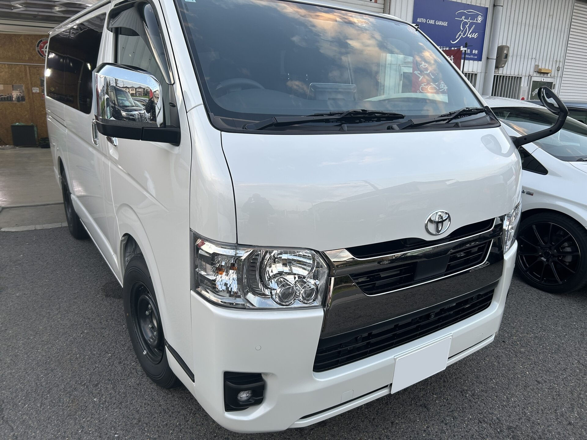 200系ハイエース新車|アルパイン フリップダウンモニター取付+後席スピーカー増設 Image