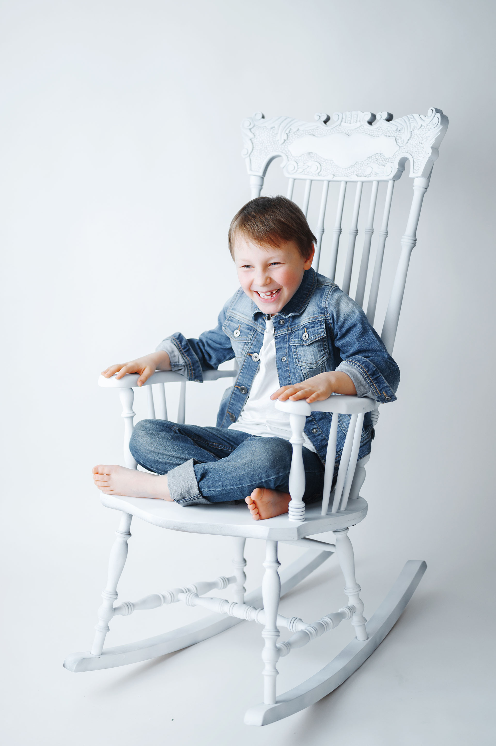 Einschulung Fotoshooting Karlsruhe – Kind mit Schulranzen im Studio von Anna Duleba