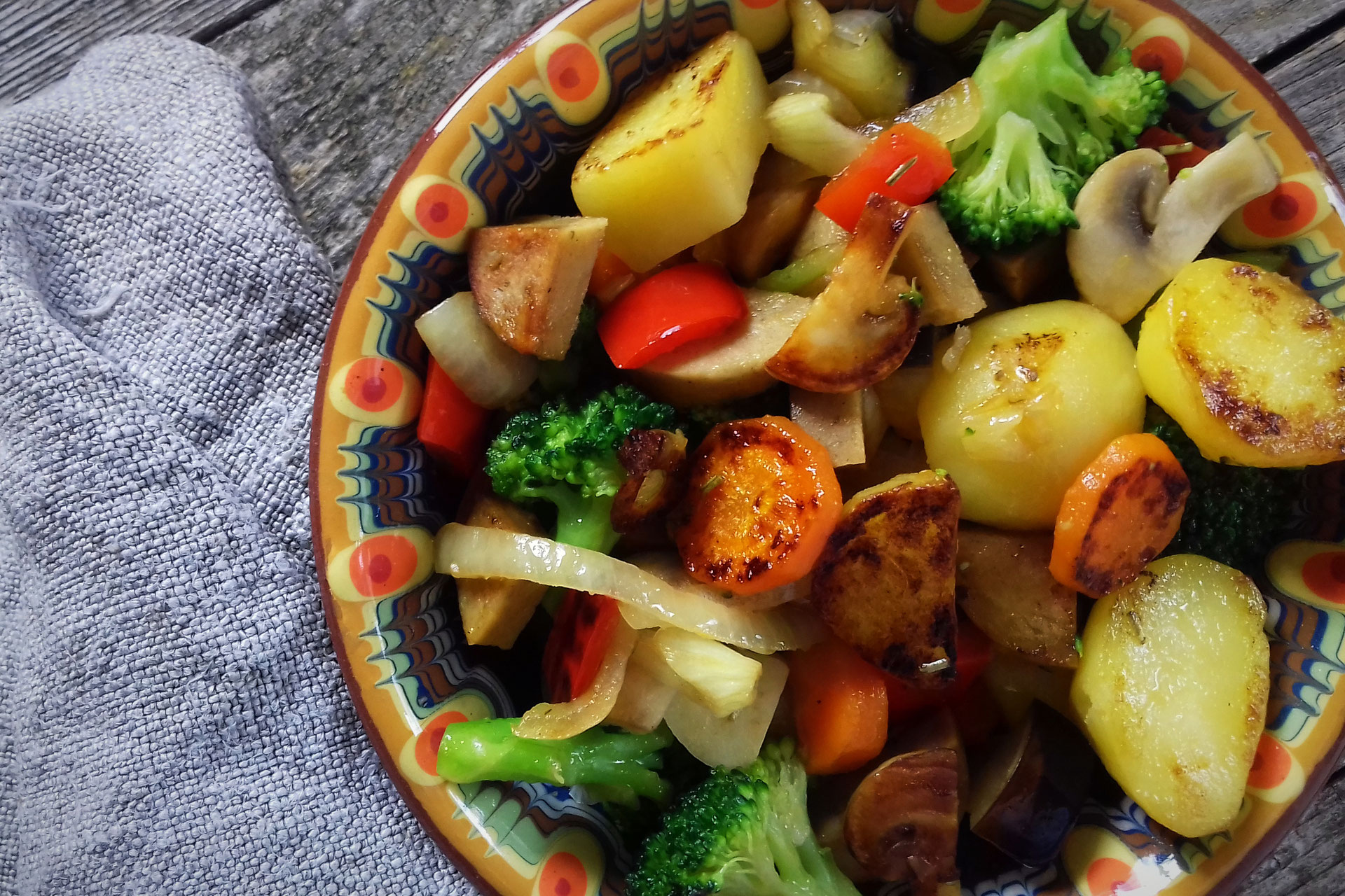 Gemüsepfanne mit veganer Bratwurst - food-stories/ein vegetarischer ...