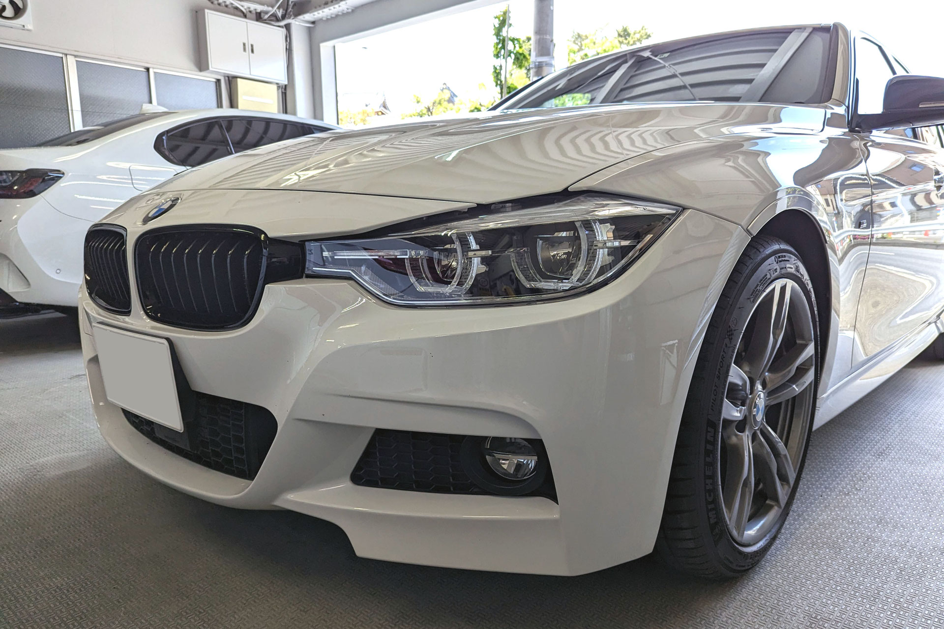 BMW F30 LCI 320d ステアリングヒーター後付け - BMW・ベンツ