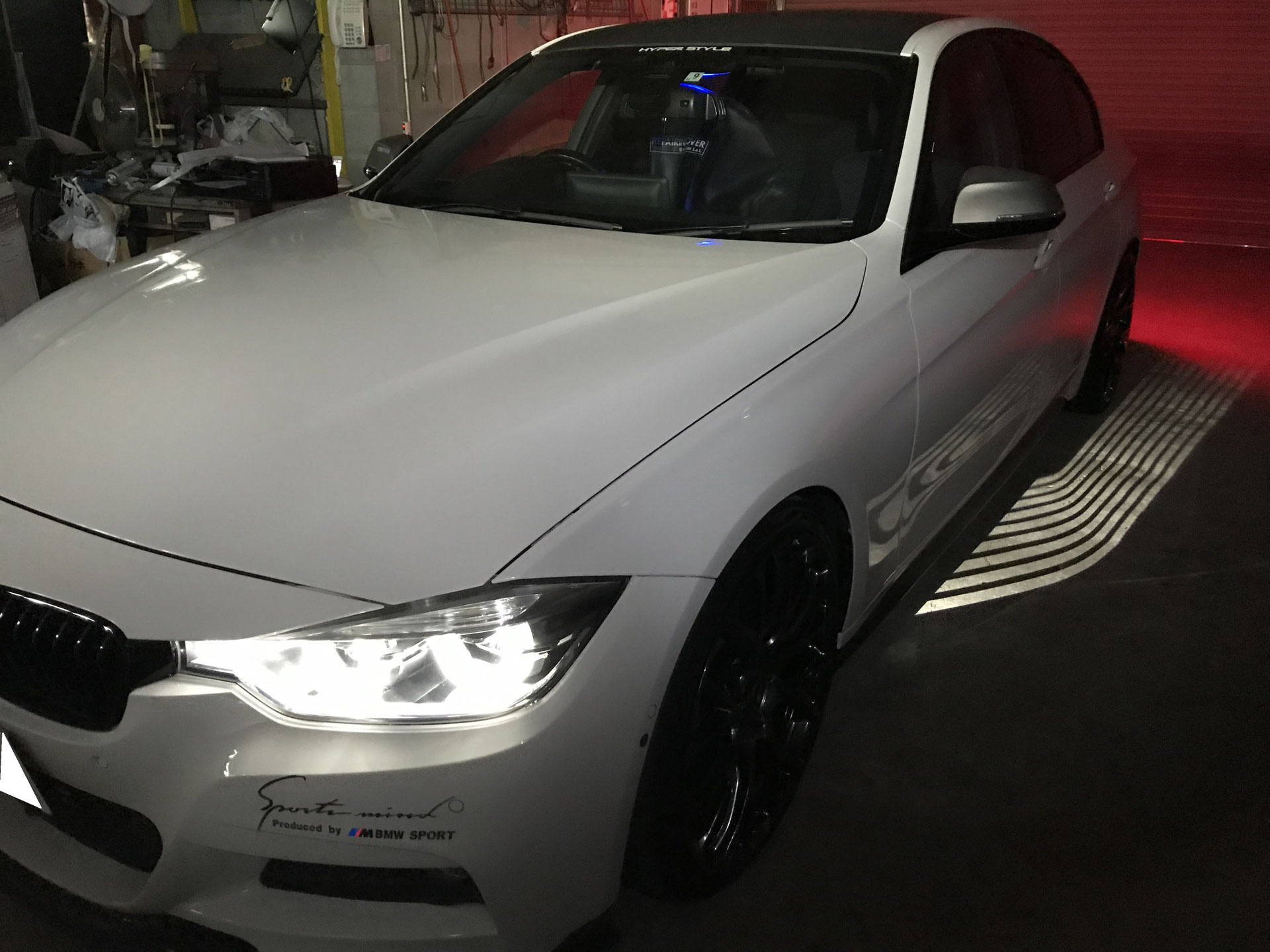 Bmw F30 320i 純正ウェルカムライトカーペット後付け Bmwコーディング ベンツコーディング アウディ