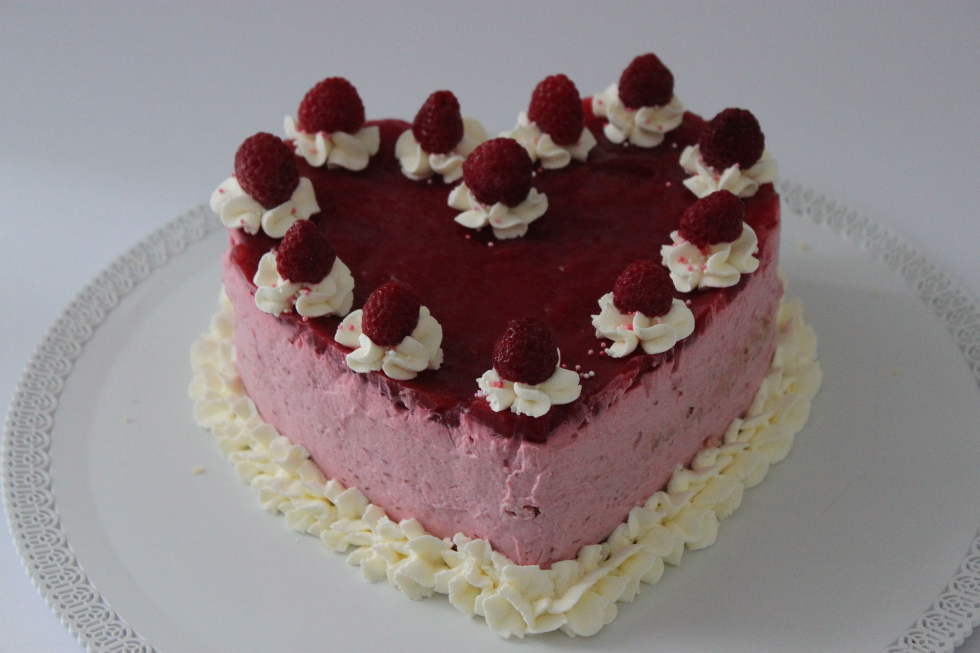 Himbeerherz Torte - lovelycakes Webseite!