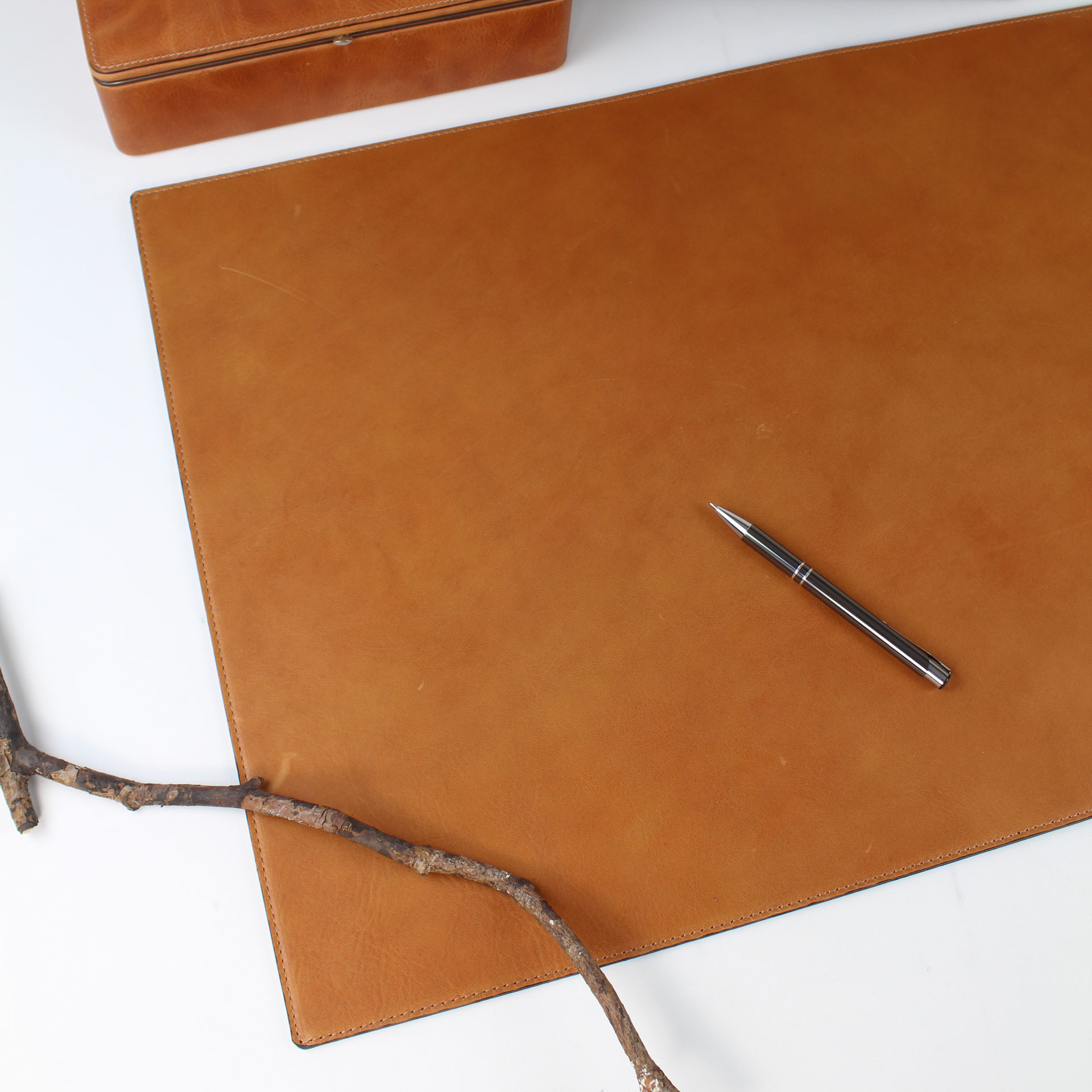 Schreibunterlage L Descpad F Hammann Fine Leathergoods Kopen en verkopen op 2dehands. f hammann