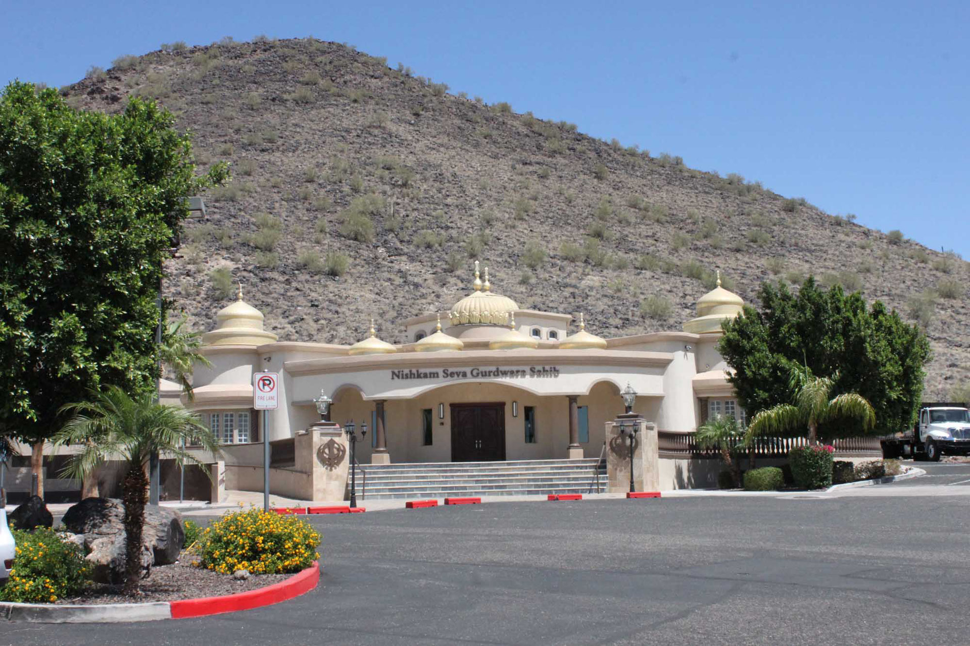 Global Religions A Sikh Temple In Glendale Visualizing