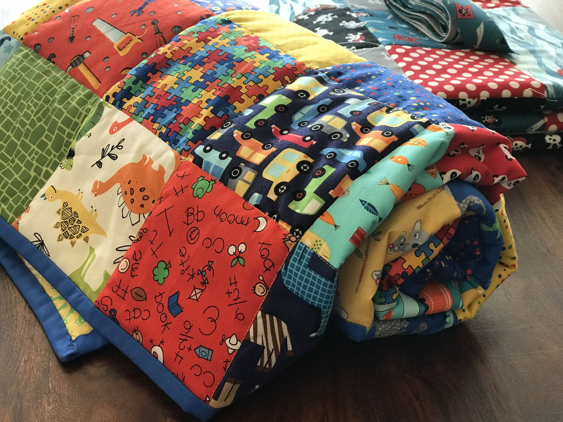 Baby Krabbeldecke in Patchwork Technik selber nähen - all-about-antje