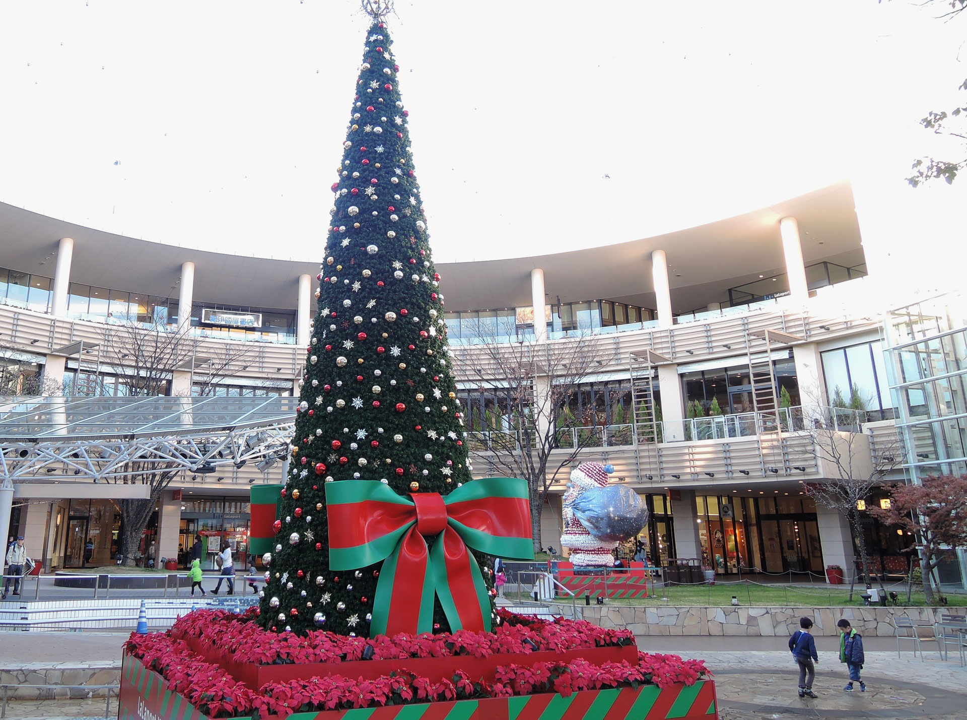 Christmas decorations in northern Yokohama From northern Yokohama, Japan