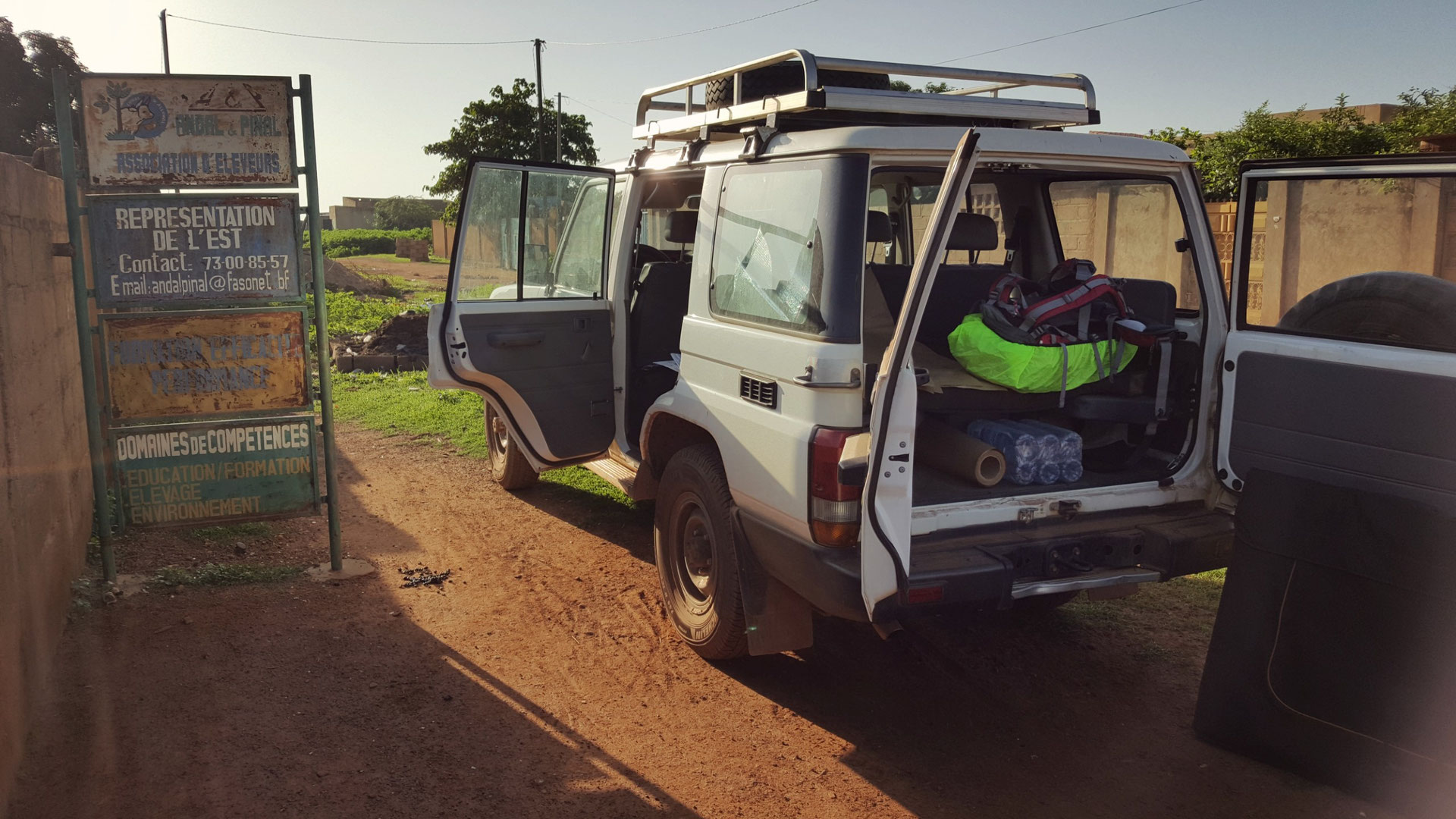 A trip to Kompienga ourearthrockss Webseite!