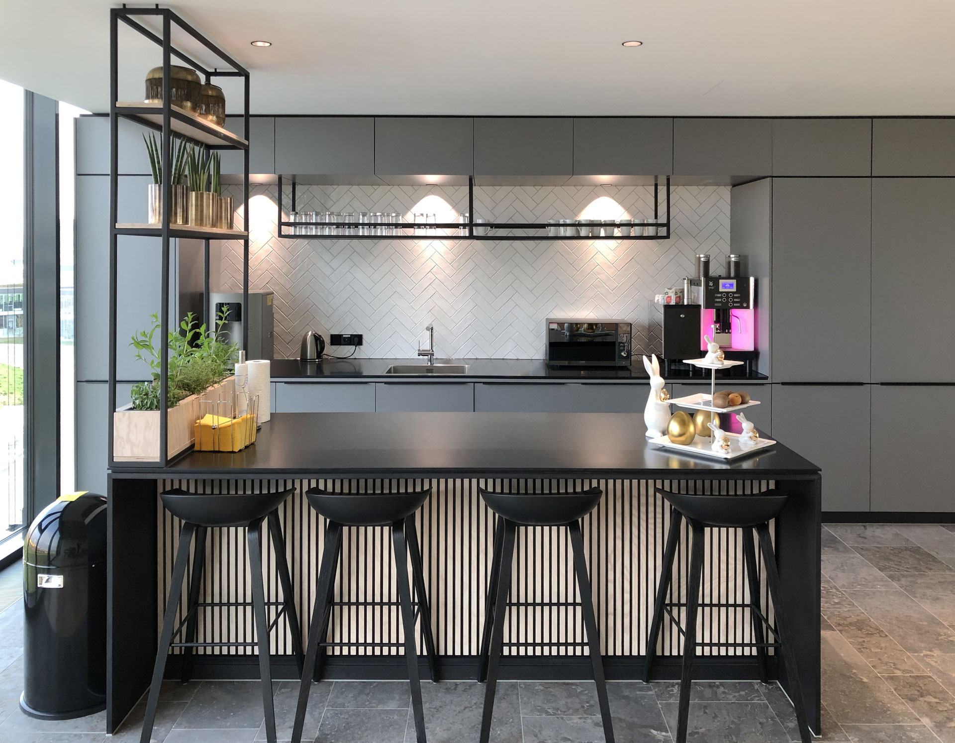 Küchenrückwand im Fischgrätmuster - Raisch Fliesenfachgeschäft