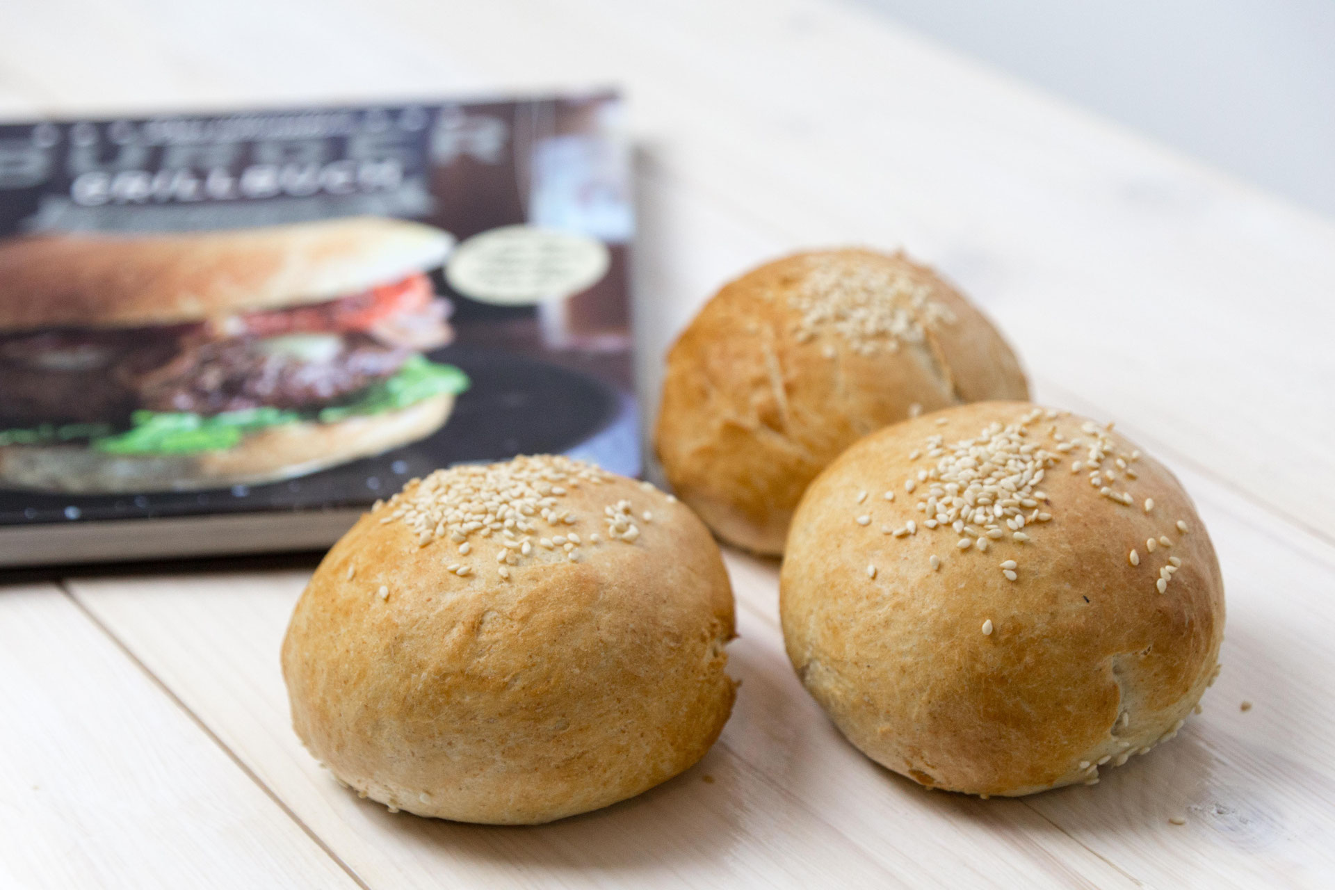BurgerBuns mit Sesam. Rezepte für Steamer und Dampfgarer Steamhaus