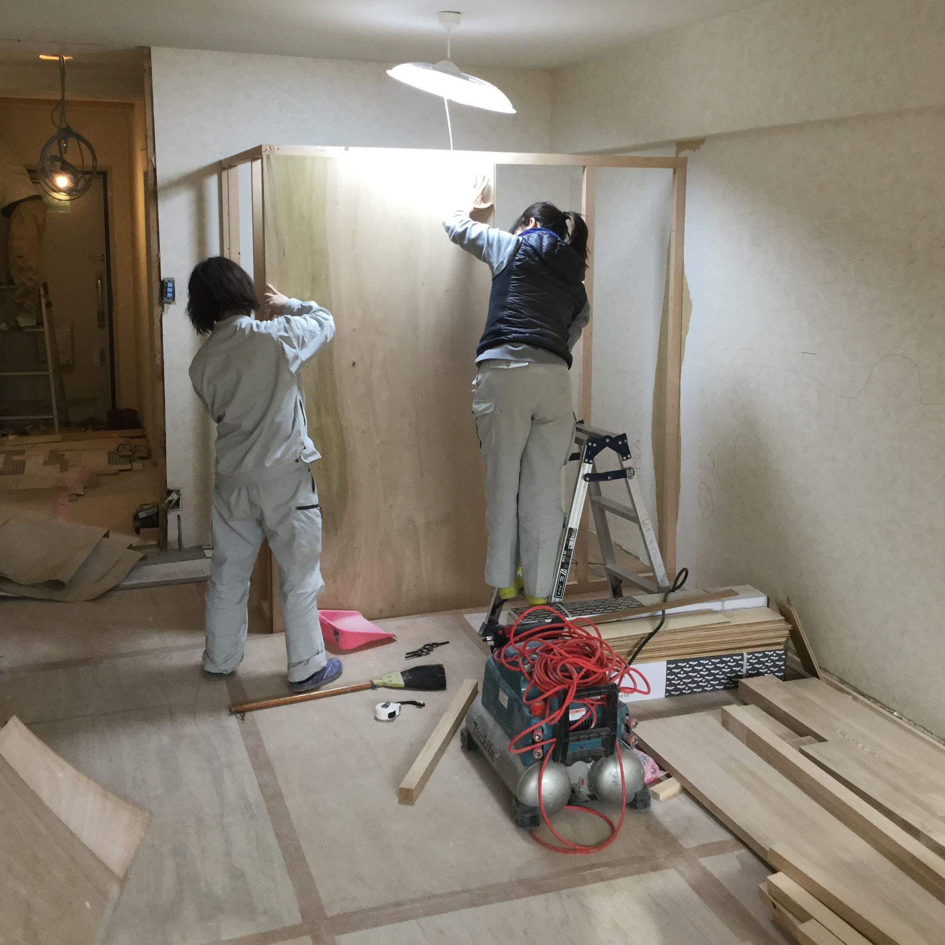 女性の大工さん、がんばってます！　稲毛区のマンションリフォーム
