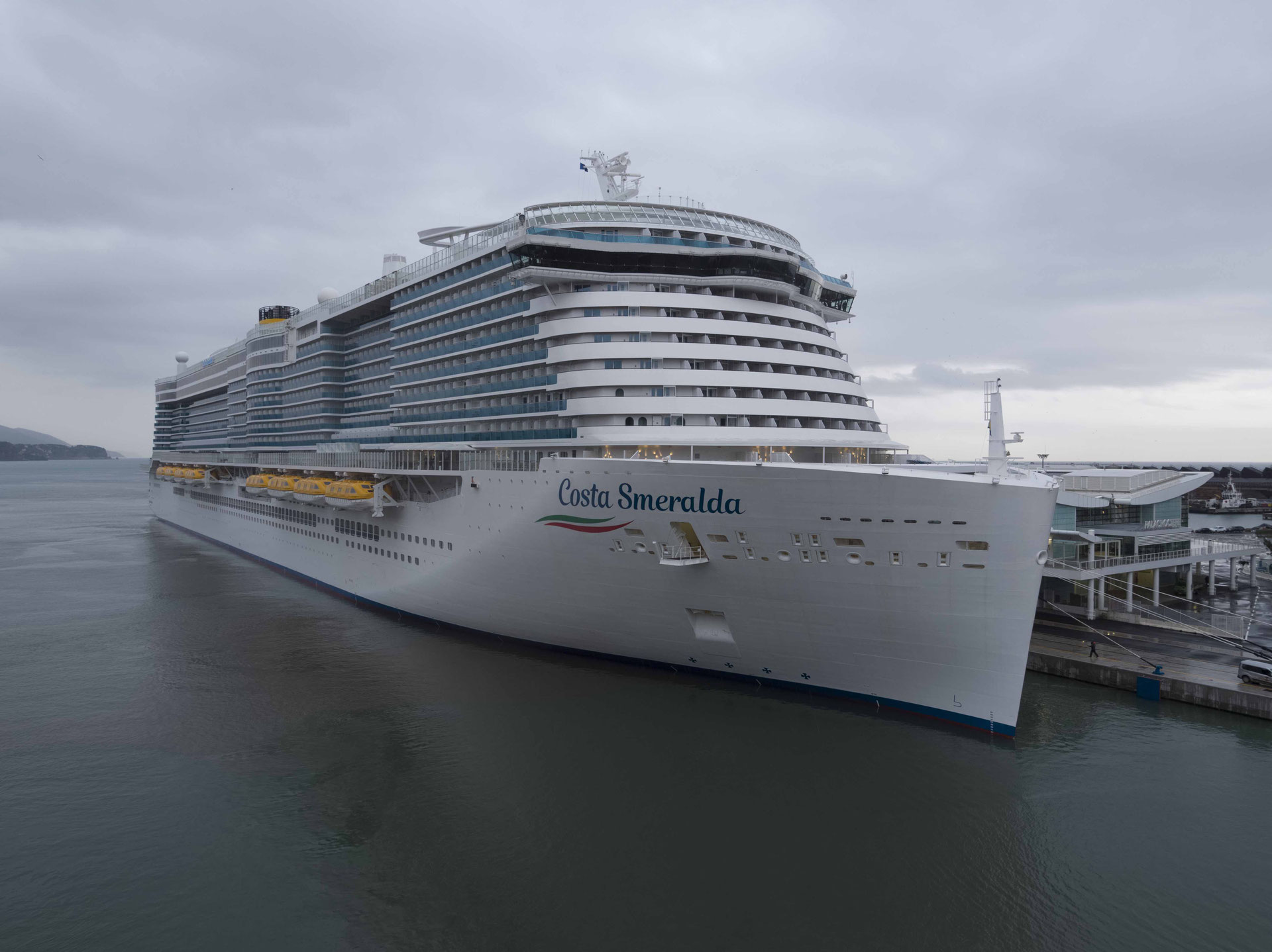 Carnival cruise line news picture