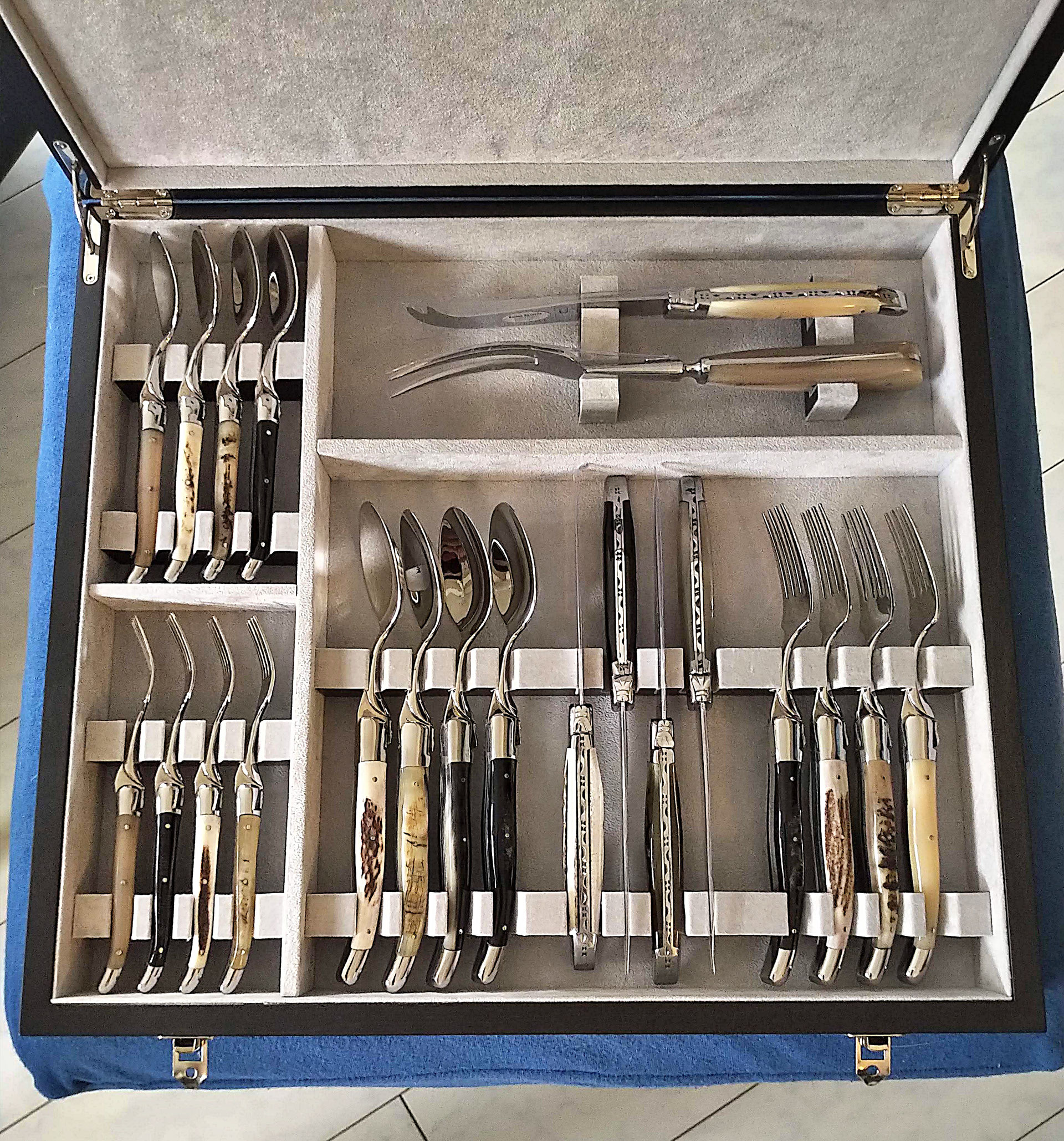 ☆Laguiole en Aubrac wood canteen of cutlery 100%オーダー ☆Laguiole en Aubrac wood canteen of cutlery 100%オーダー