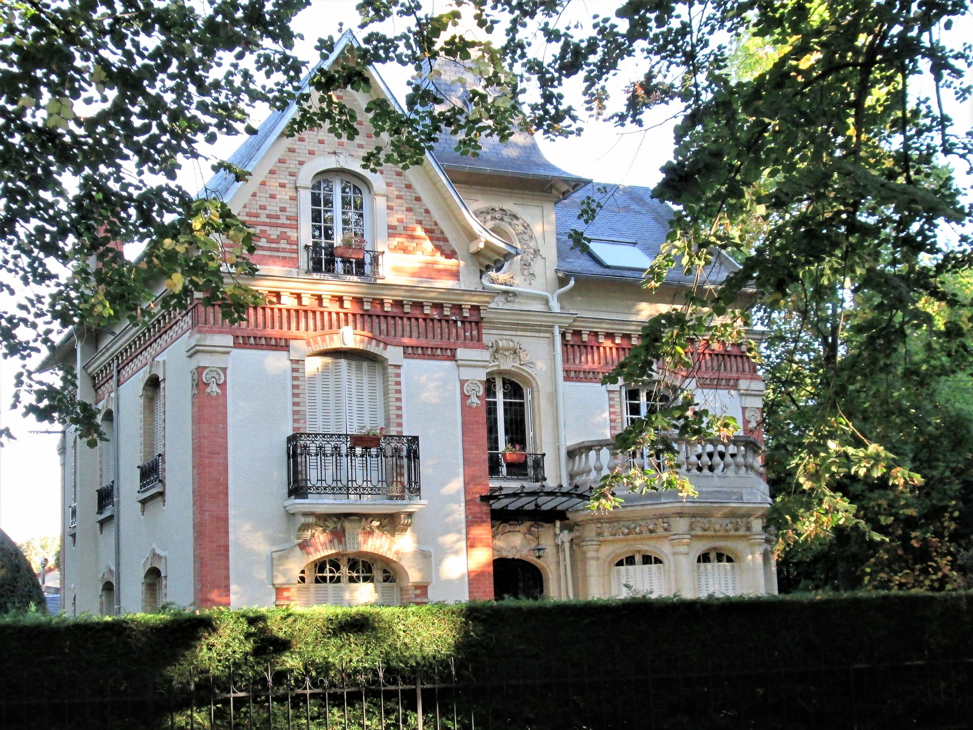 Encore plus de belles demeures à MaisonsLaffitte Locations meublées