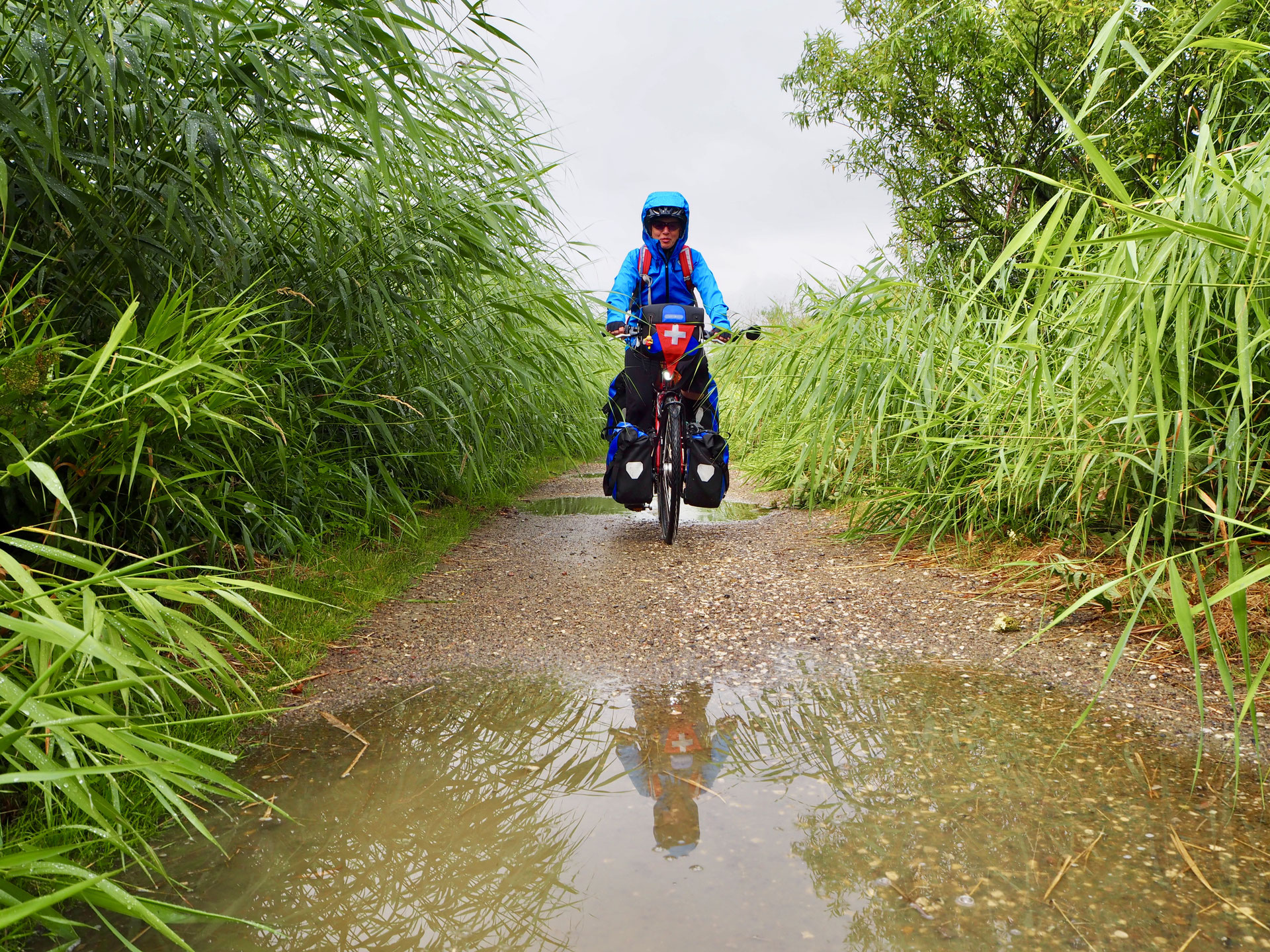 fahrrad in wihbung bach regen reifen