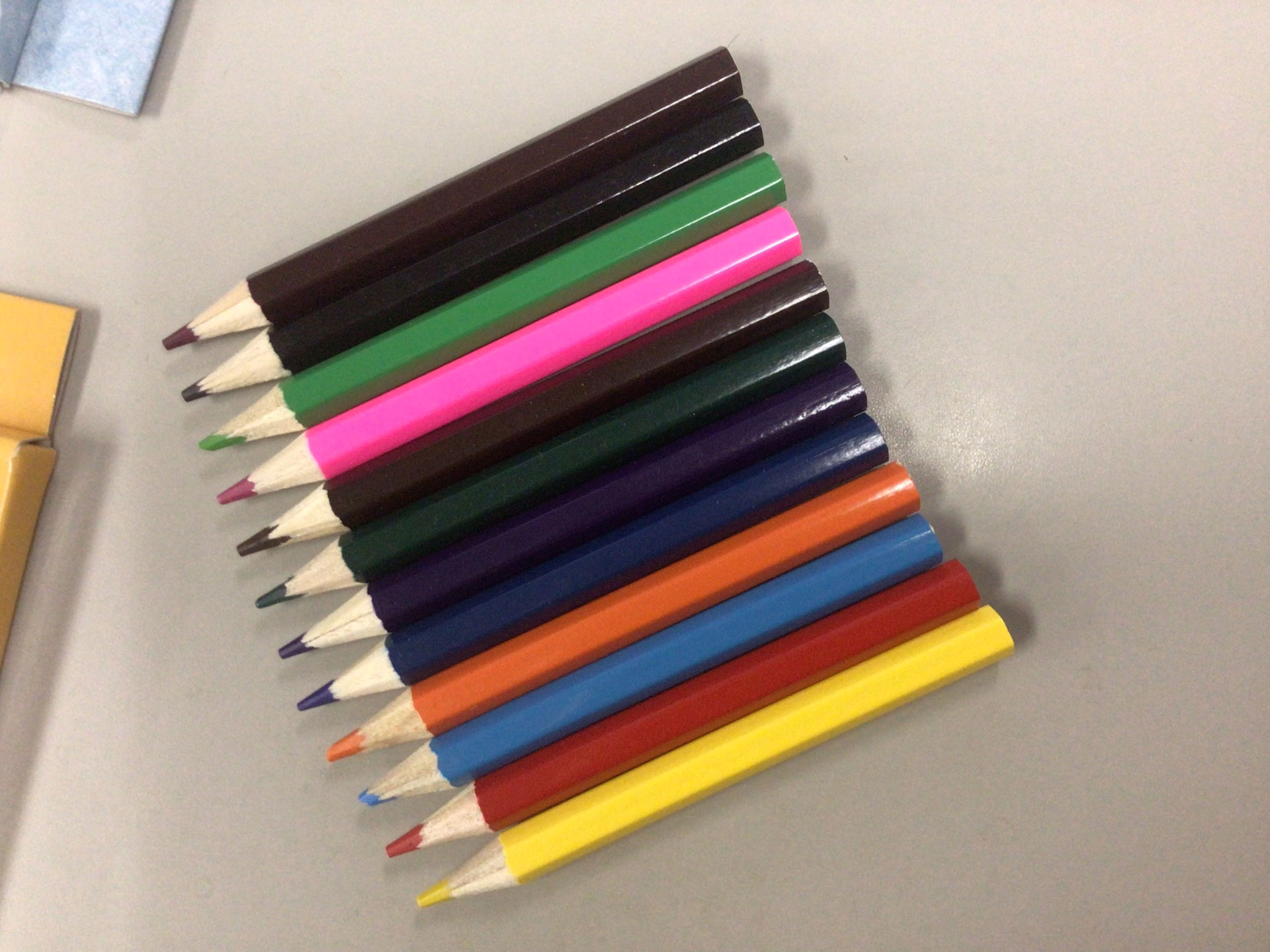 12色えんぴつ パッケージ別注オリジナル - 名入れ印刷ノベルティ