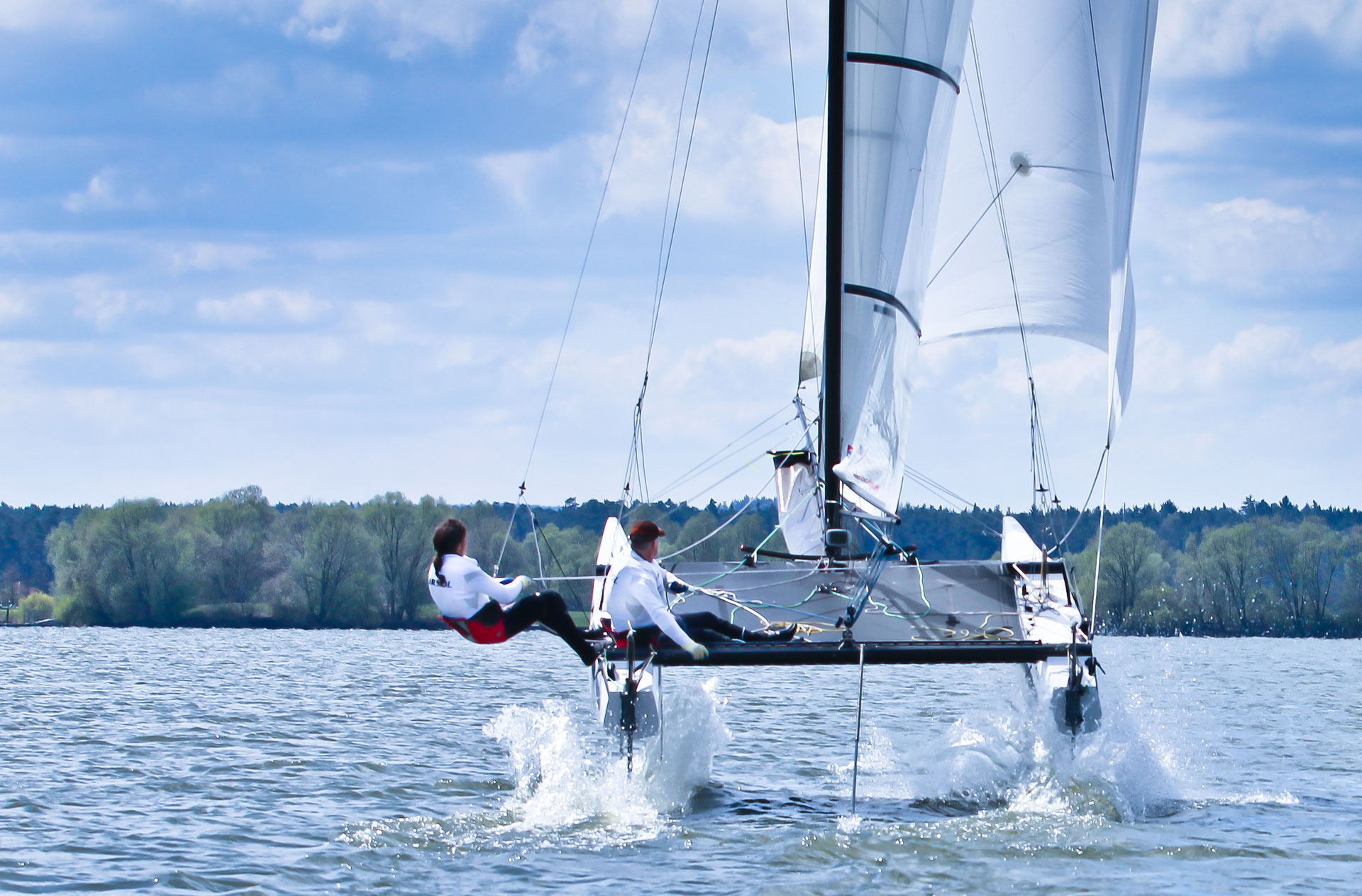Innovativer 2 Mann Foiler Catamaran Aus Carbon Hebt Ab Eagle Catamarans Webseite